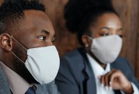 Le masque en intérieur est-il obligatoire même avec un pass sanitaire ?