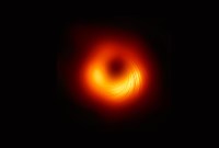 Voici à quoi ressemble le champ magnétique au bord du trou noir M87*