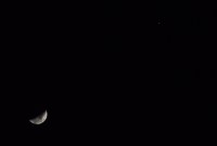 Mars et un fin croissant de Lune forment un joli couple céleste cette nuit