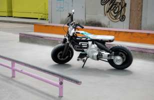 Ni moto, ni scooter, le nouveau concept électrique de BMW vise les jeunes « branchés »