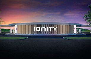 Les stations de recharge Ionity de voitures électriques vont enfin être près des villes,...
