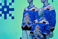 Vous ne l'attendiez pas et pourtant Microsoft vend encore un pull moche pour Noël,...