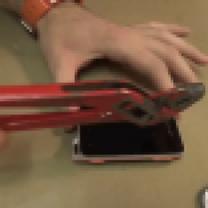 [Vidéos] Le Sony Ericsson Xperia Active mis à rude épreuve