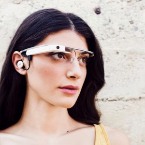 Les Google Glass version 2 avec écouteur se dévoilent en photos