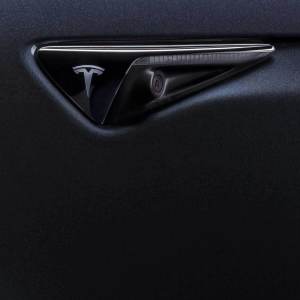Tesla : les anciennes voitures devront changer de caméra pour la conduite autonome