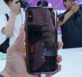 Xiaomi Mi 8 et Mi 8 Explorer : les premières impressions et prises en main des médias tech