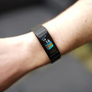 Test du Huawei Band 3 Pro : un bracelet couleur et GPS pour moins de 100 euros