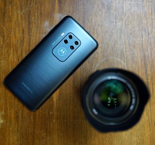 Test du Motorola One Zoom : un smartphone qui voit loin