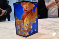 Prise en main du Huawei Mate Xs : une charnière qui rassure, un embargo qui perdure