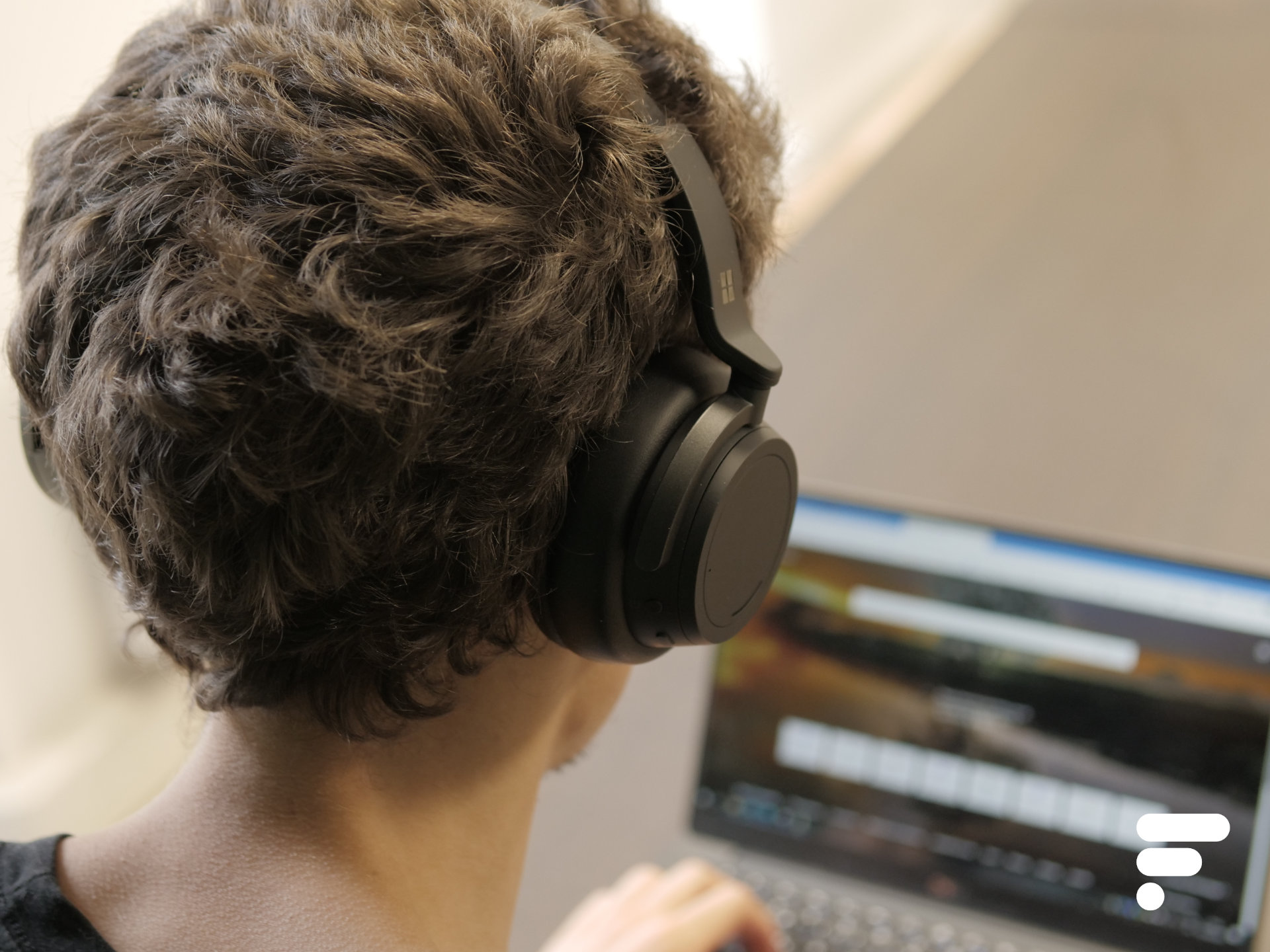 Casque surface 2 Clearance