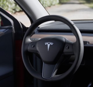 Plus de 25 voitures Tesla hackées : de l’importance d’appliquer la double authentification