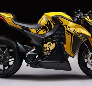 HyperFighter Colossus : cette moto électrique intelligente file à près de 300 km/h