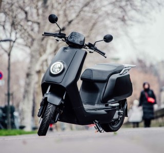 Essai du Niu NQi Sport : un scooter électrique urbain à l’excellent rapport qualité-prix
