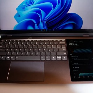 ThinkBook Plus Gen 3 : quand Lenovo greffe une tablette à un gros laptop
