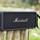 Notée 9/10, l’enceinte Marshall avec un son 360° est bradée à -37 % ce week-end