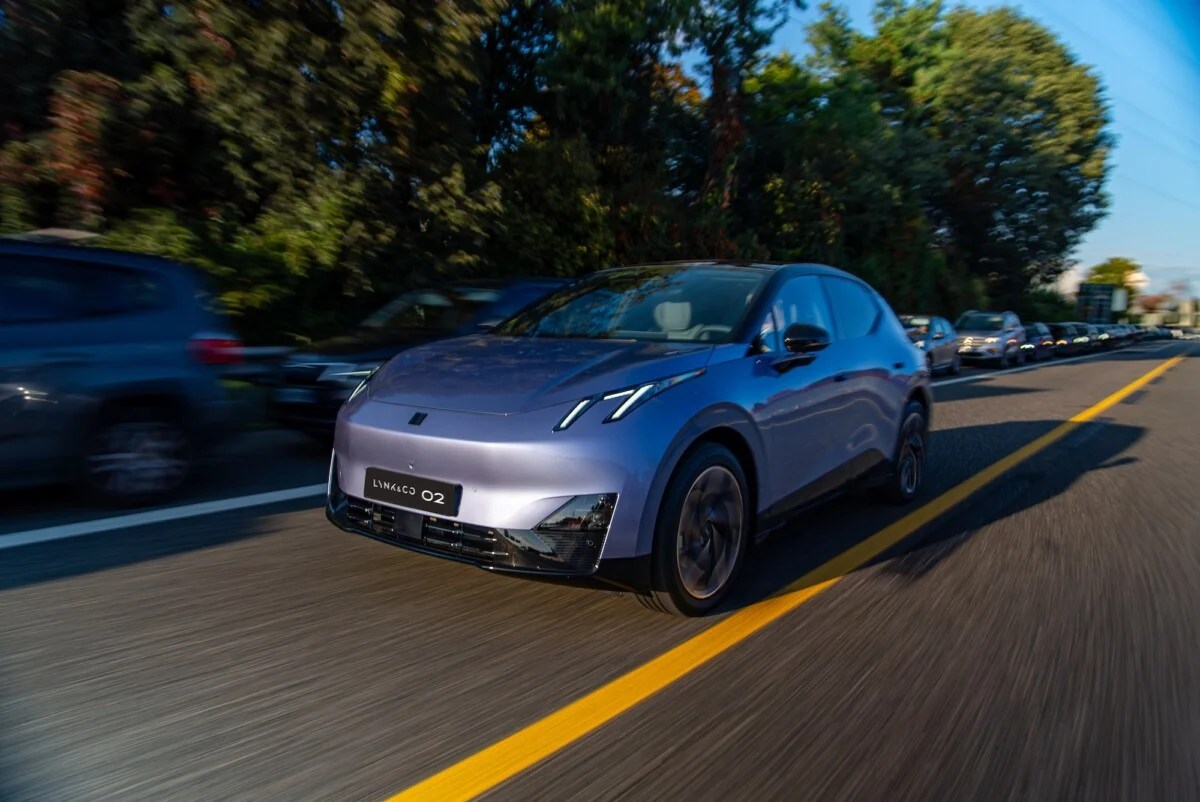 On a conduit le Lynk & Co 02, une voiture électrique « chinoise » qui veut vous faire gagner de l’argent