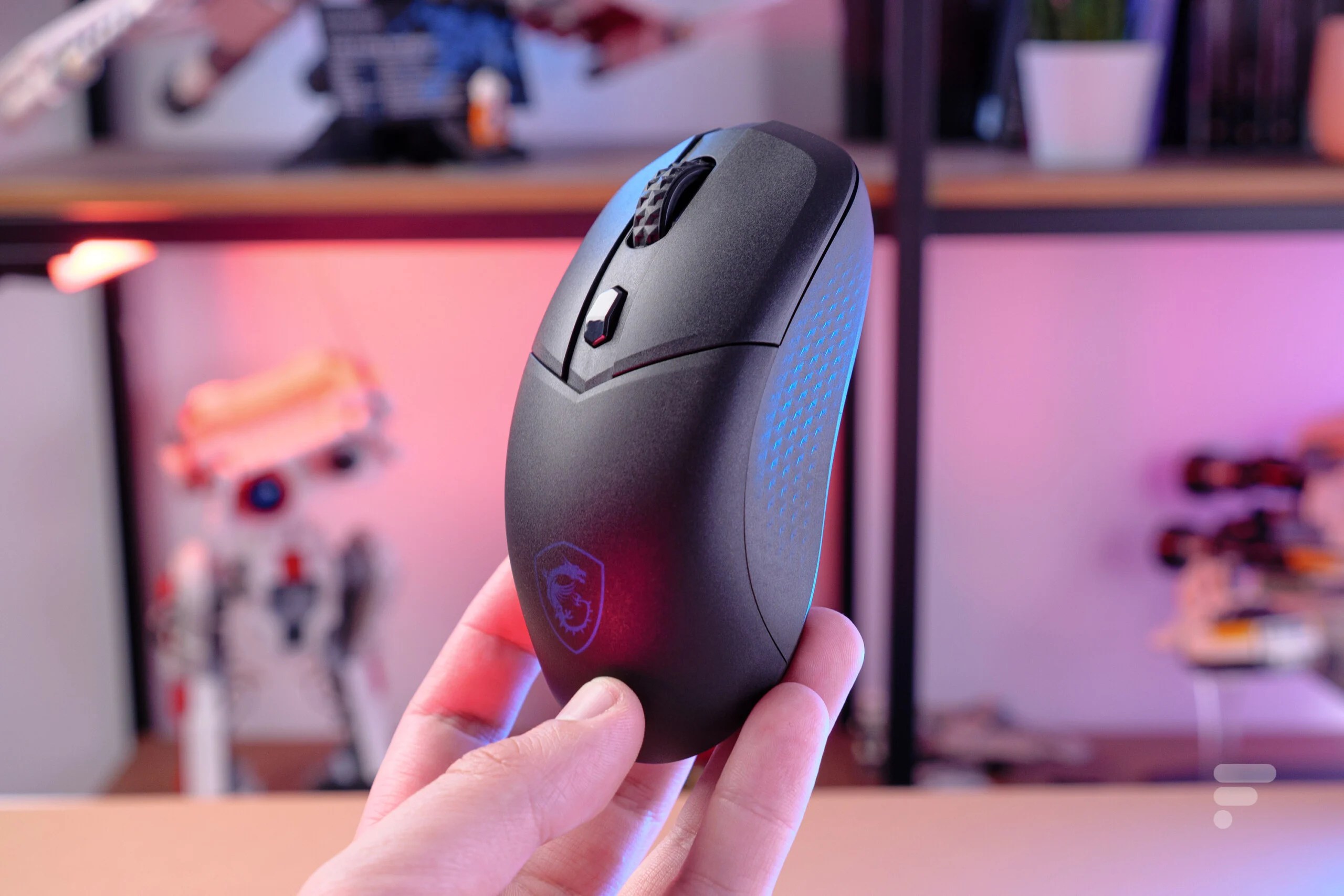 Test MSI Versa 300 Wireless : une souris gamer sans-fil pour moins de 30 euros