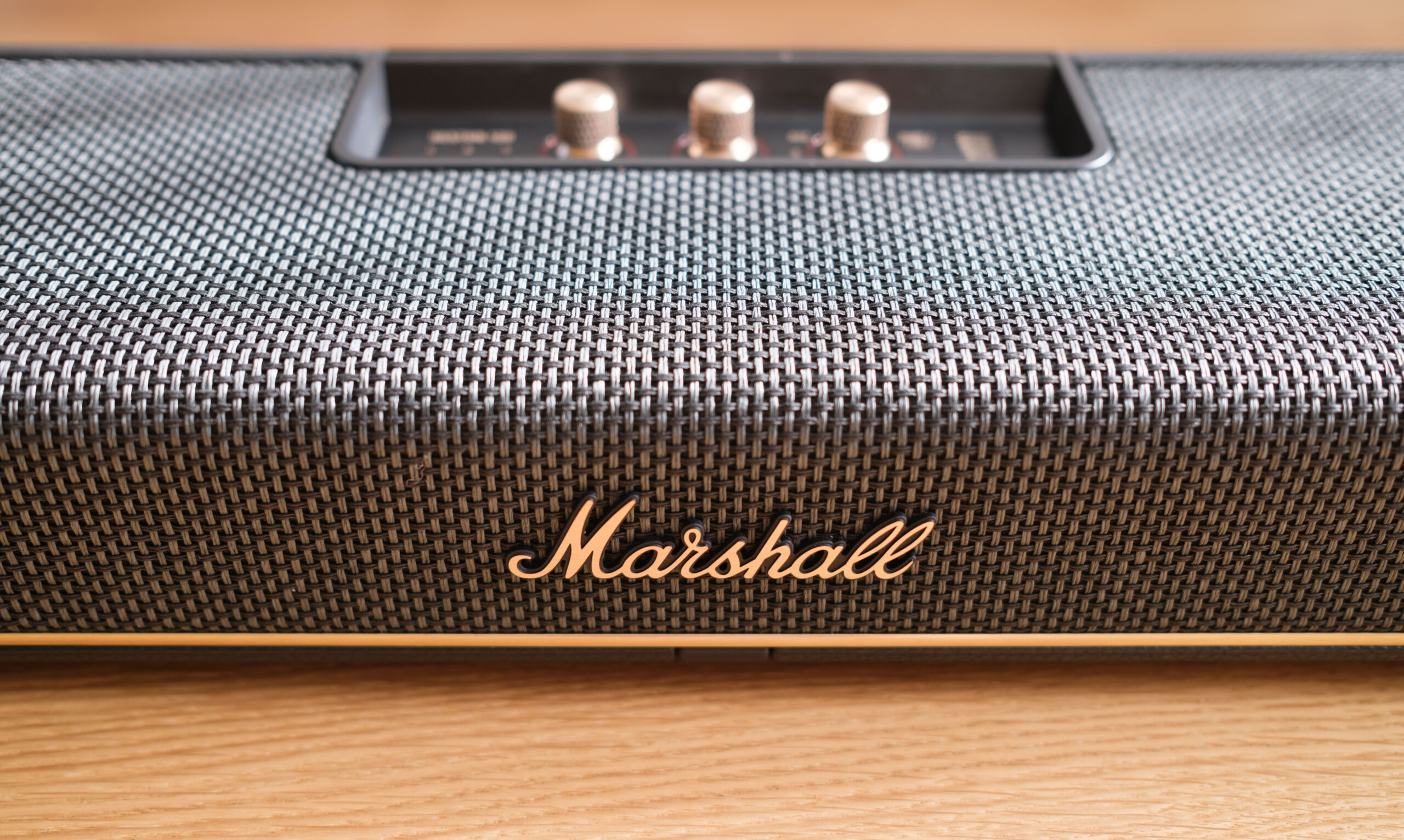 Test de la Marshall Heston 120 : une barre de son qui marie style iconique et son immersif