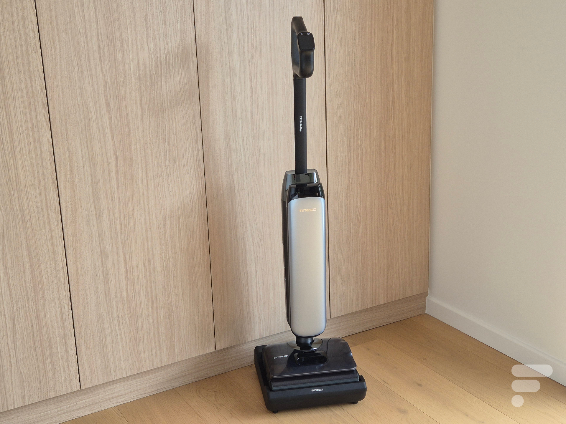 Test du Tineco Floor One S9 Artist : il aspire et lave, passe à plat à 180° et sèche tout seul