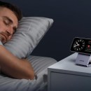 Amazon casse le prix de ce chargeur 2-en-1 compatible Qi2, bien moins cher et tout aussi efficace qu’un produit Apple