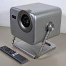 Ce mini projecteur laser ultra lumineux à prix cassé affiche des images 4K jusqu’à 200&Prime; sur votre mur