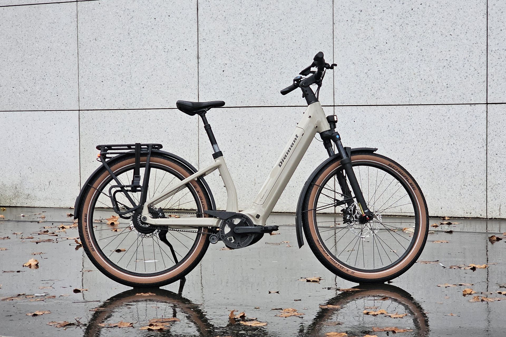 Un véritable vélo électrique SUV : on a testé le Diamant Suvea Style, un VTC boosté par Bosch et ultra bien équipé