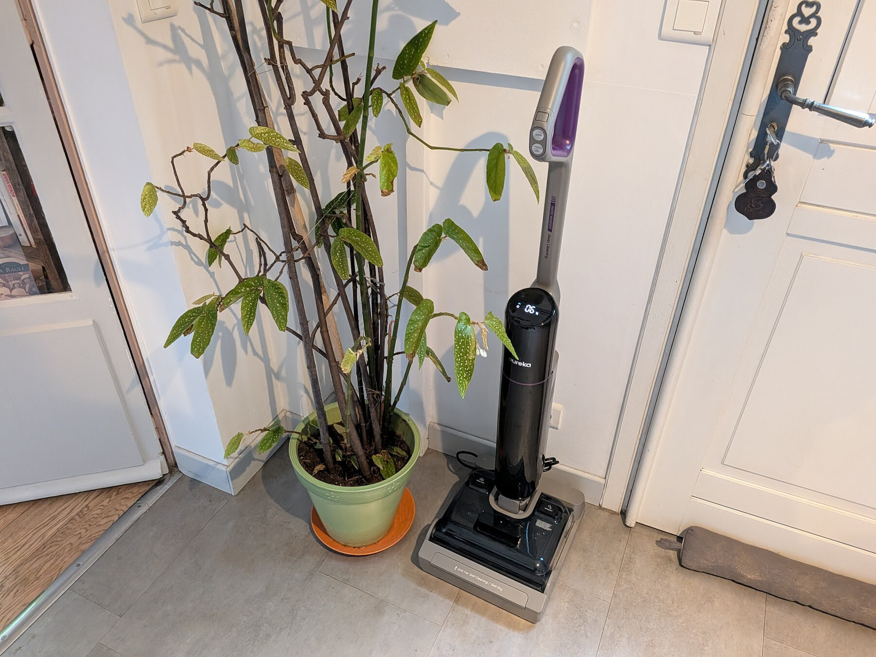 Test de l&rsquo;Eureka FloorShine 880 : puissant, chaud, mais bavard