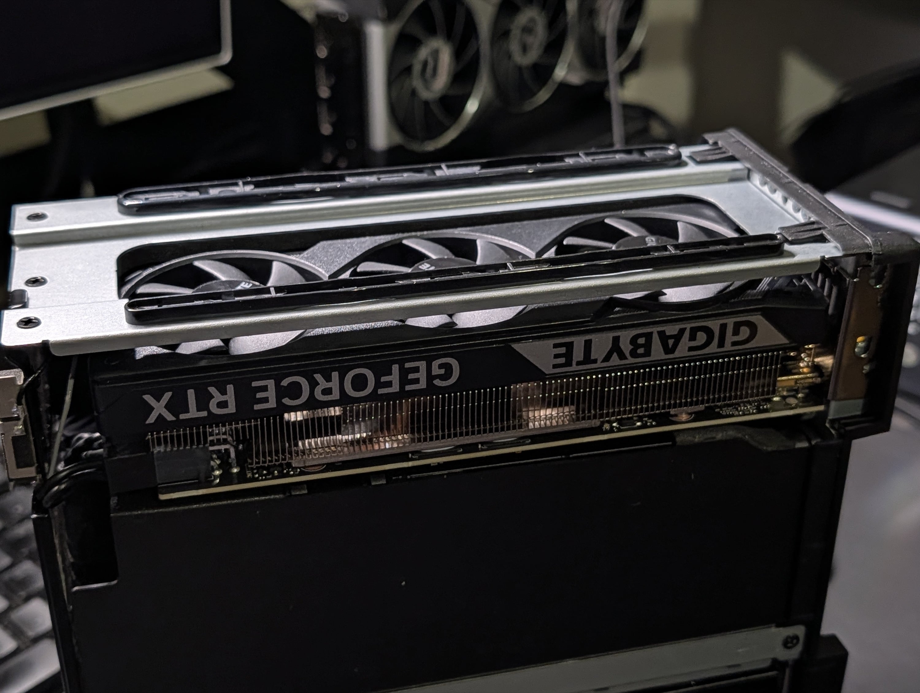 Test du Minisforum MS-02 Ultra : voici le PC le plus compact du monde avec une GeForce RTX 5060