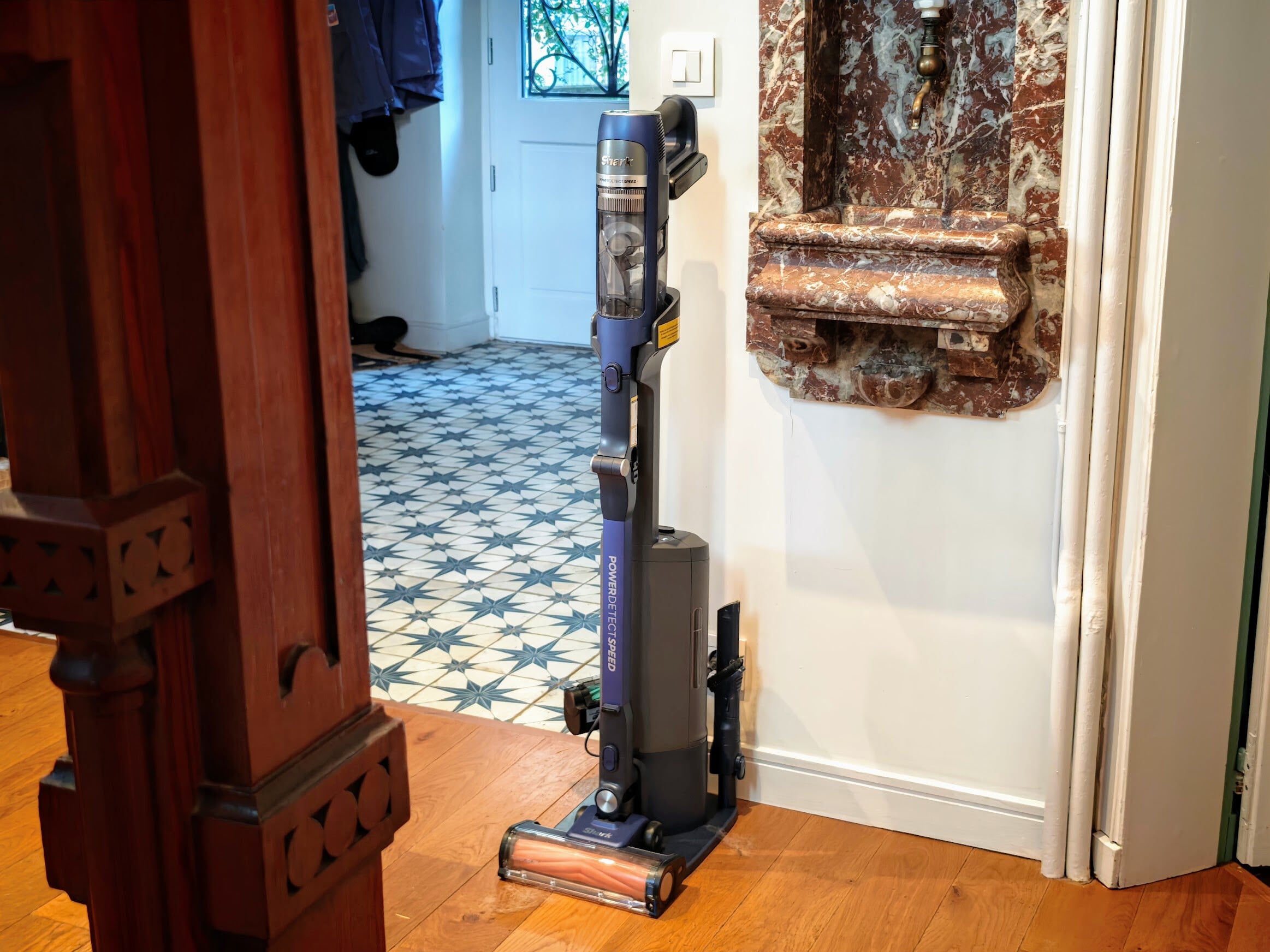 Test du Shark PowerDetect Speed Pet Pro Clean & Empty : l&rsquo;aspiration au prix du muscle