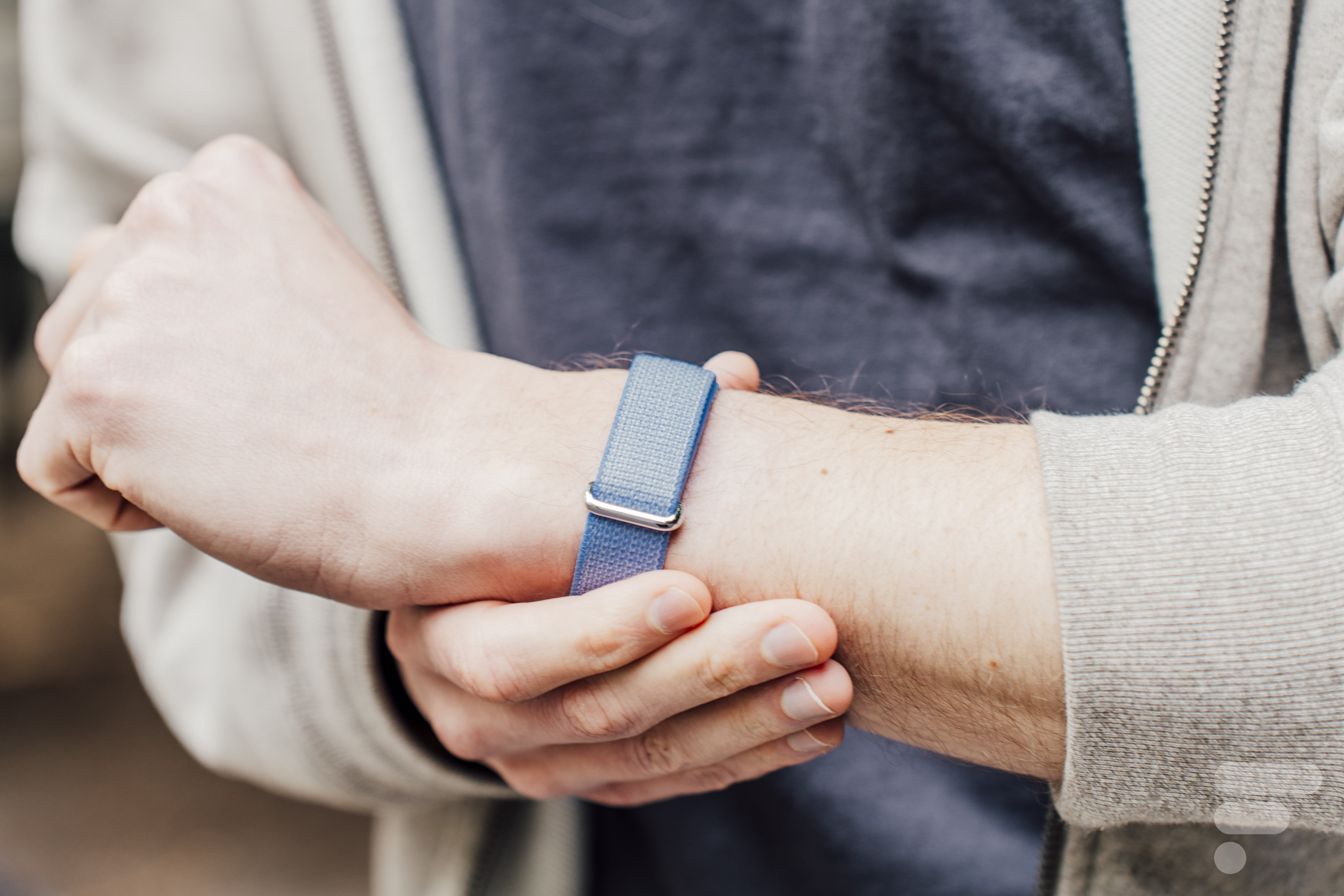 Test du Google Fitbit Air : ce bracelet sans écran cache la meilleure surprise de l&rsquo;année