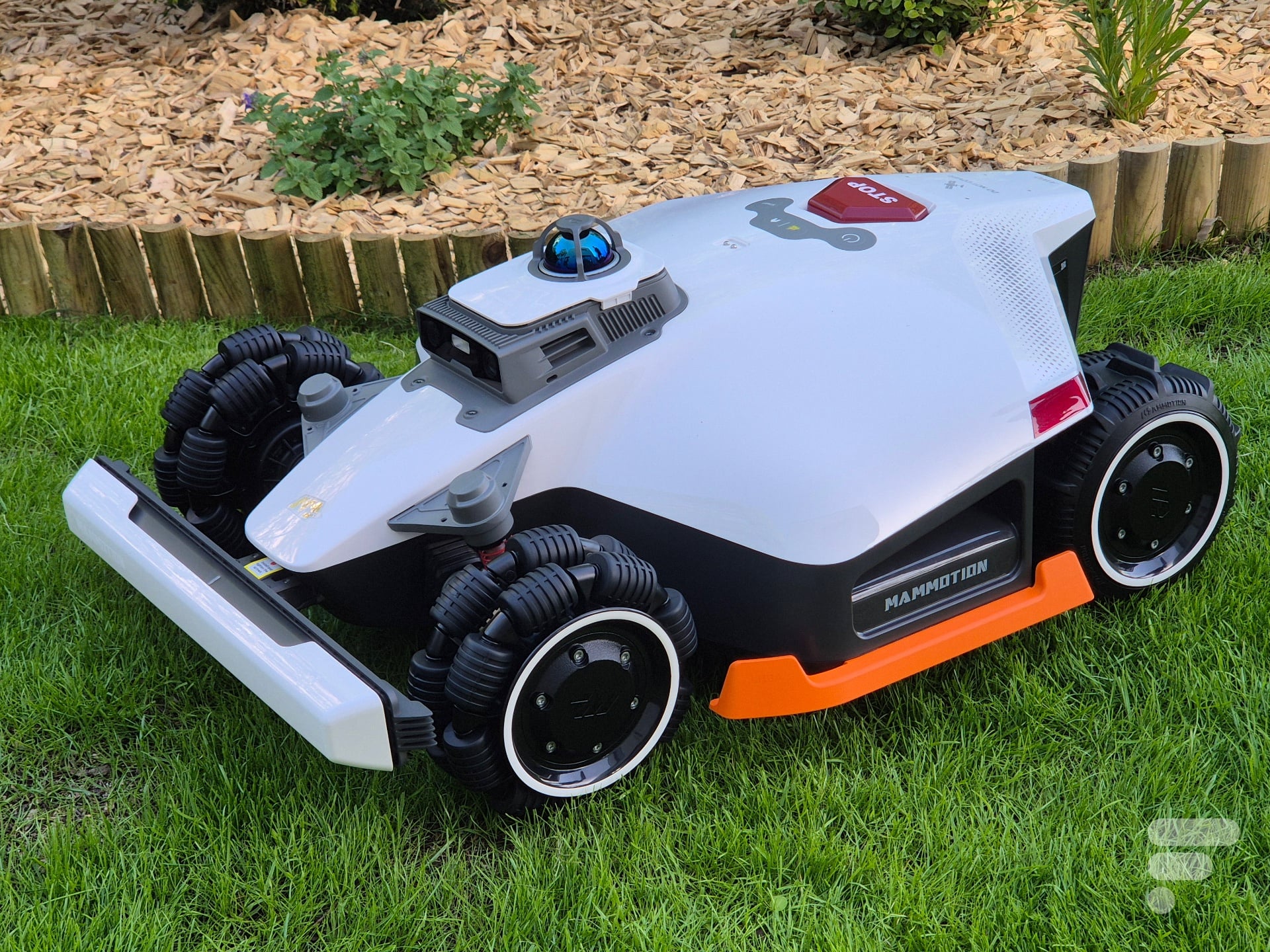 Test du Mammotion Luba 3 AWD : le 4×4 des jardins n&rsquo;a plus besoin d&rsquo;antenne RTK