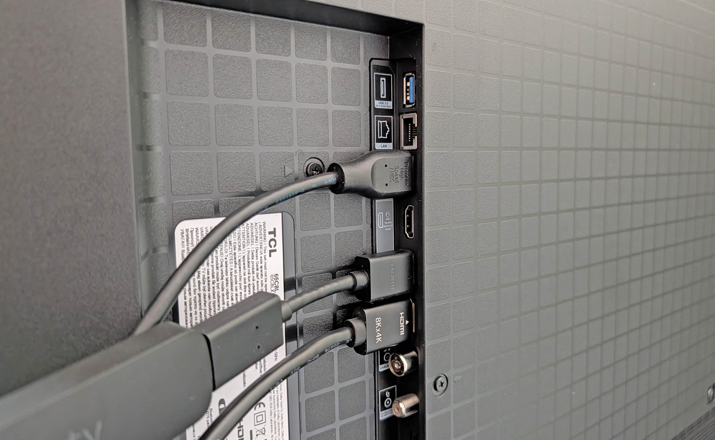 Votre TV cache sa meilleure prise HDMI et la bride volontairement : comment l&rsquo;activer