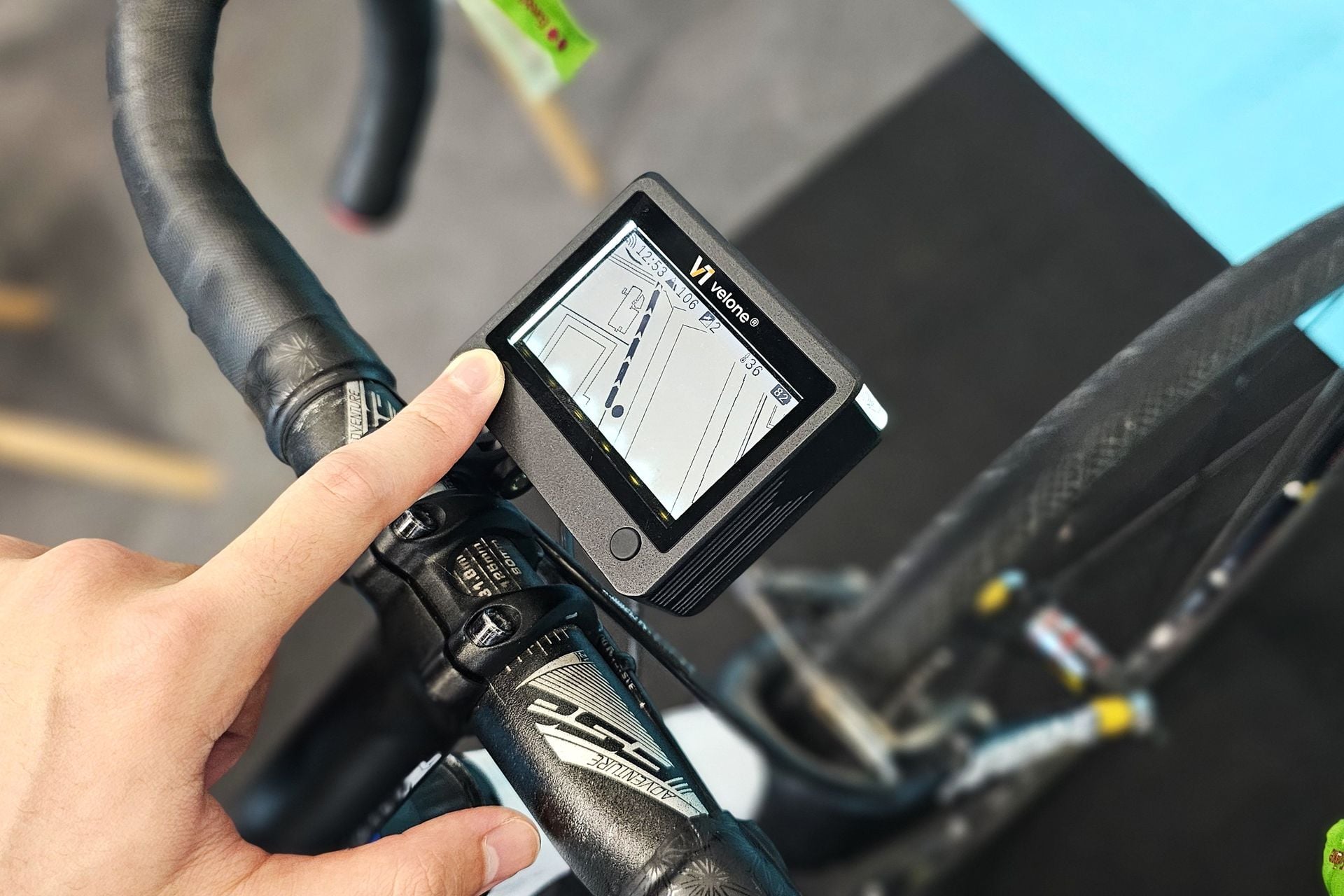 Compteur, GPS, alarme : on a vu Velone, le boîtier vélo avec 1 an d&rsquo;autonomie