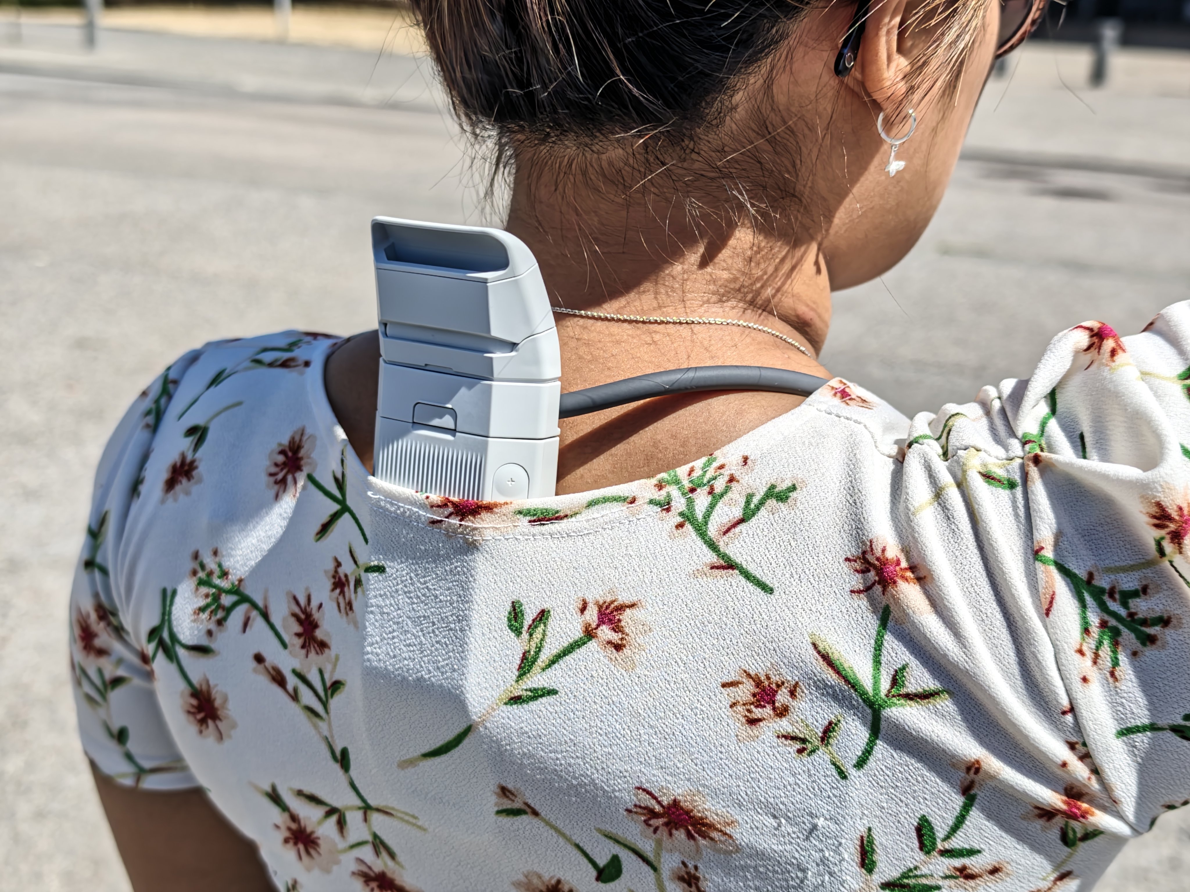 J&rsquo;ai testé un climatiseur corporel de Sony : ça marche bien contre la canicule, mais exige de réels compromis