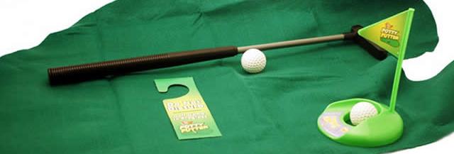 Le kit de golf pour toilettes — Idée cadeau pourrie