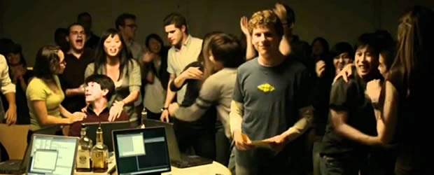 social-network Dans The Social Network, les potentiels collègues de Zuckerberg participent à un concours de rapidité, de talent, mixé à un jeu à boire.