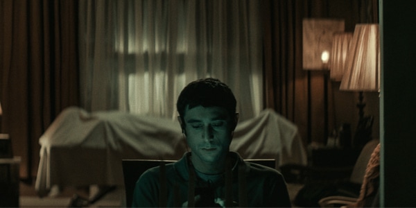 Dave Davis dans The Vigil
