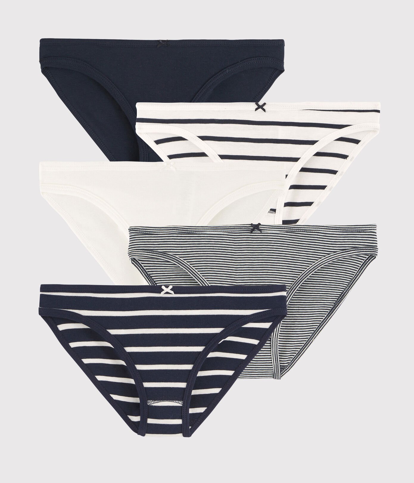 Semainier de 5 culottes rayées et unies en coton, Petit Bateau, 45,90€.