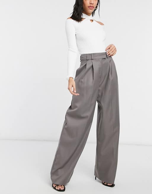Pantalon large à pinces en polyester mélangé, Topshop, 51,99€.