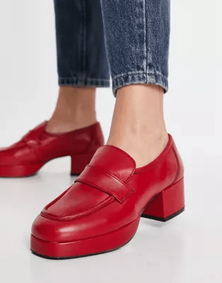 Mocassins en cuir rouge à semelle plateforme en caoutchouc, Topshop, 59,99€.