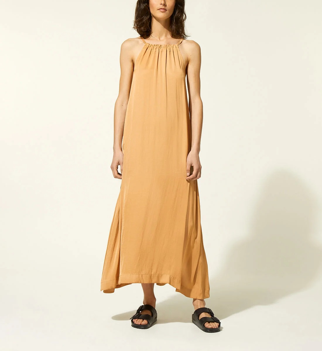Robe longue à encolure américaine en 100% polyester, Galeries Lafayette, 34,99€ au lieu de 69,99 €.