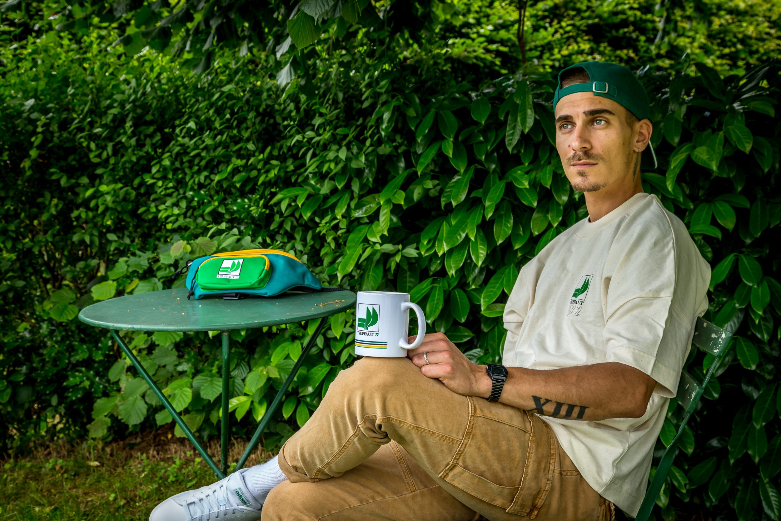 « Ton crush arrive, reste naturel » (sac banane 9,95€, mug 7,95€, t-shirt 19,95€, casquette 11,95€)