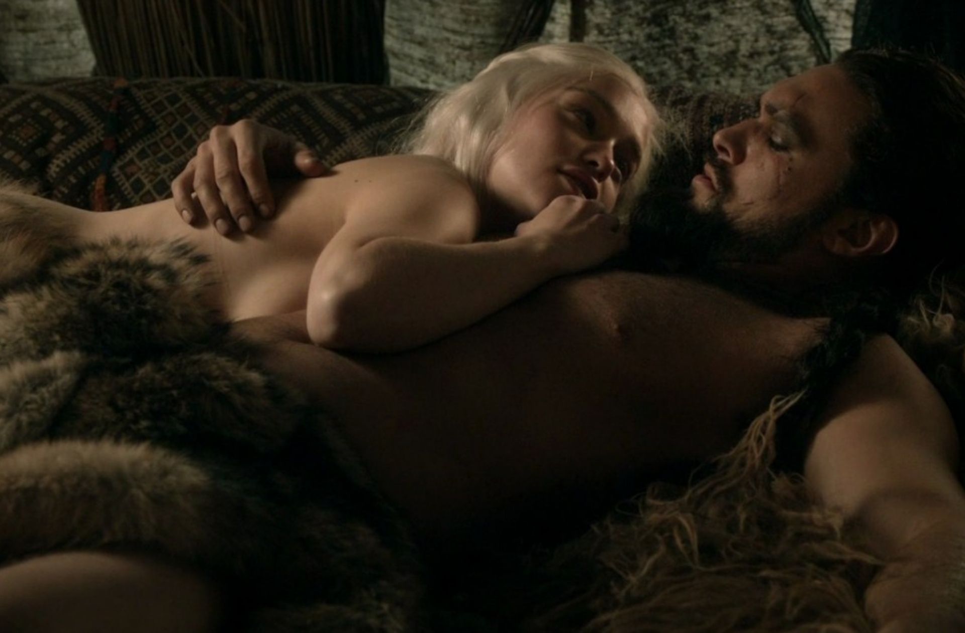 Emilia Clarke et Jason Momoa dans la saison 1 de Game of Thrones