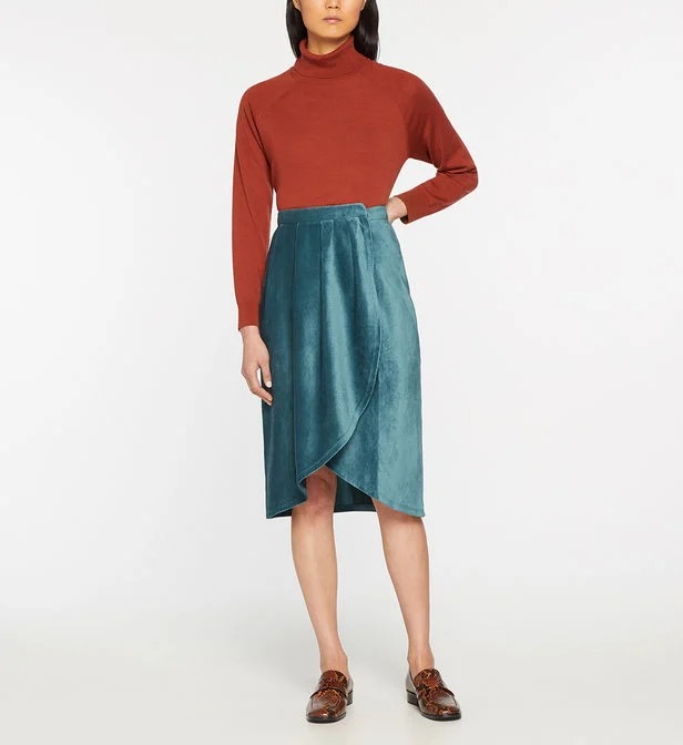 Robe, combi ou pantalon, le velours reste l’allié parfait des fêtes de fin d’année