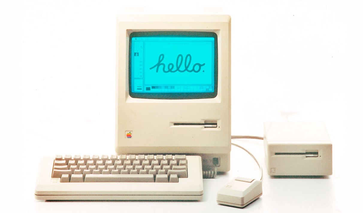 Mac med skärm som det står Hello på