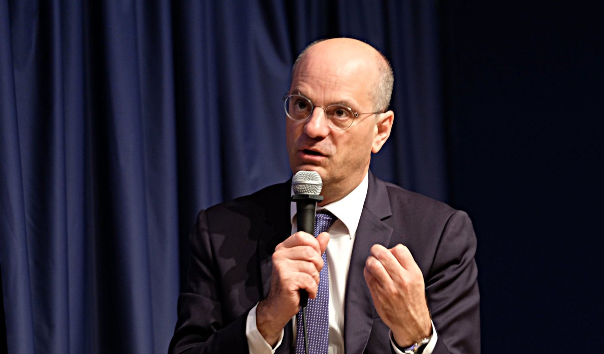 Que Risque T On A Usurper L Identite De Jean Michel Blanquer Sur Twitter